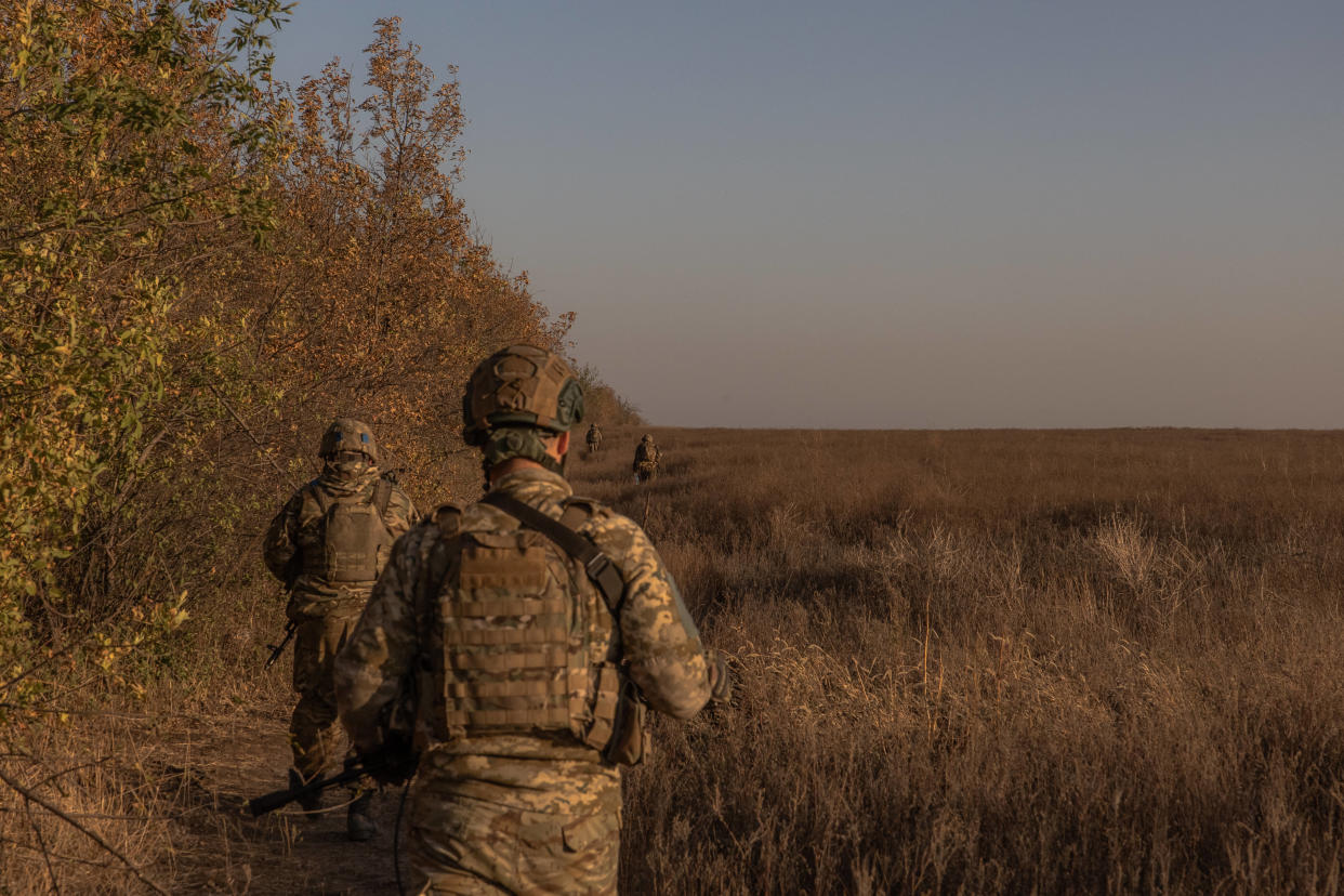 Des soldats ukrainiens à Robotyné en octobre 2023. Le secteur est dans le viseur de la Russie après la prise d’Adviïvka.