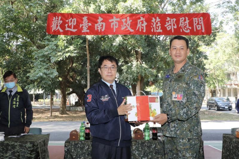 黃偉哲率團探視新訓役男　感謝軍士官兵對國家努力