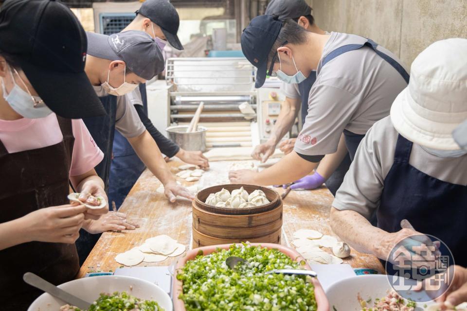 「欣園早點」是許多新竹人的早餐口袋名單，招牌是大塊頭的眷村小籠包。