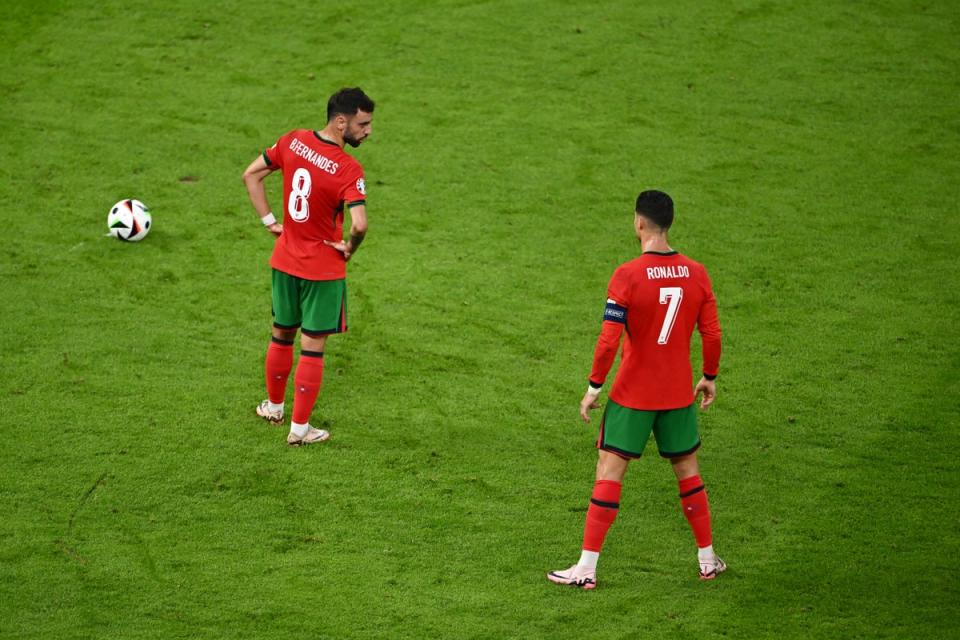 Bruno Fernandes (left), seconds before taking a free-kick instead of Cristiano Ronaldo (Getty Images)