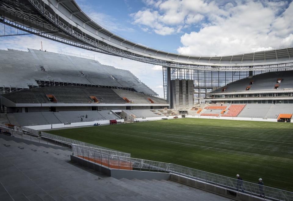 Besonders bekannt ist es aufgrund der extra angebauten Tribüne außerhalb des Stadions.