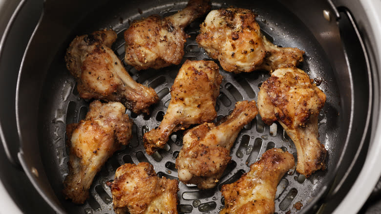 Air fried crispy chicken wings