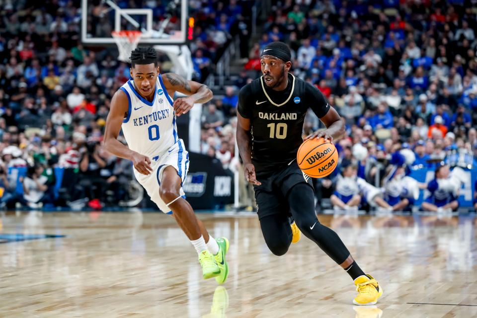 Mar 21, 2024; Pittsburgh, PA, USA; Oakland Golden Grizzlies guard DQ Cole (10) dribbles the ball around Kentucky Wildcats guard Rob Dillingham (0) during the second half in the first round of the 2024 NCAA Tournament at PPG Paints Arena. Mandatory Credit: Charles LeClaire-USA TODAY Sports