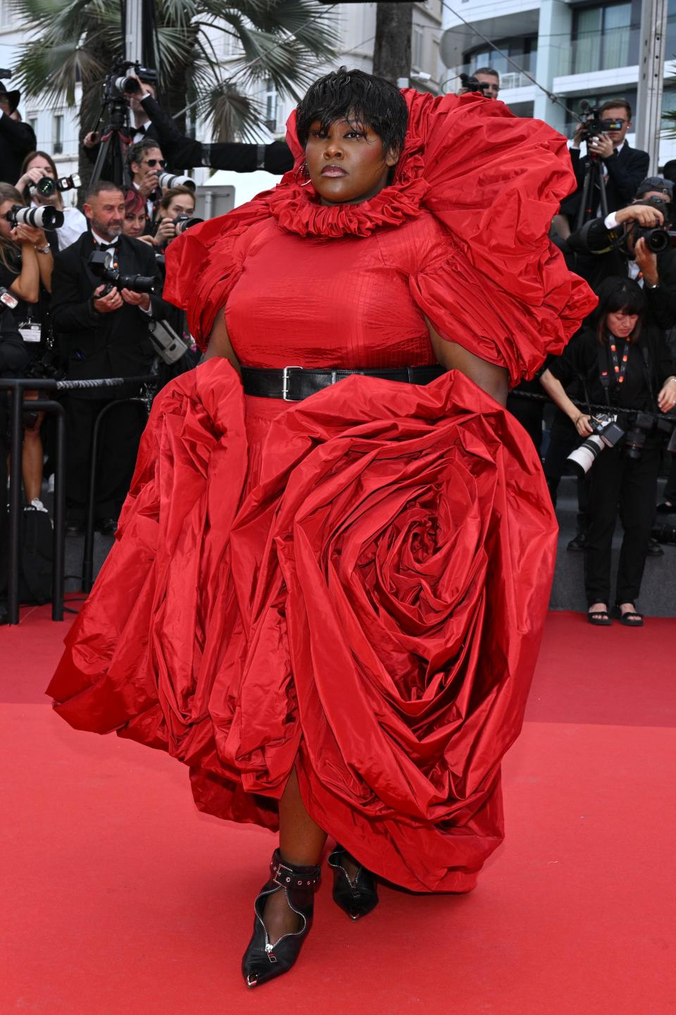 WHO: Yseult<br> WHAT: Alexander McQueen<br> WHERE: The 2023 Cannes Film Festival in Cannes, France<br> WHEN: May 18