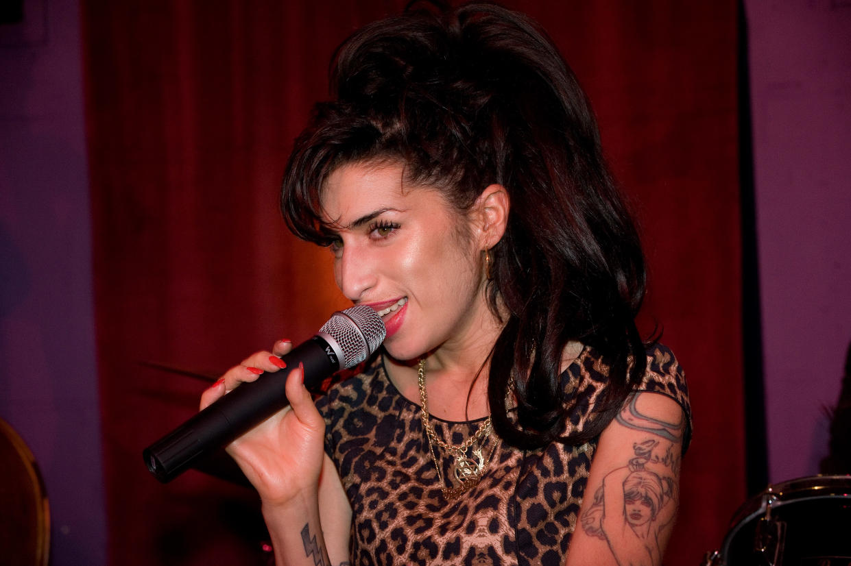 Amy Winehouse performs at the launch party of City Burlesque on October 7, 2010 in London, England. (Photo by Samir Hussein/Getty Images)