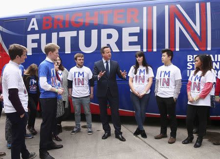 Britain's Prime Minister David Cameron joins students at the launch of the 'Brighter Future In' campaign bus at Exeter University in Exeter, Britain April 7, 2016. REUTERS/Dan Kitwood/Pool