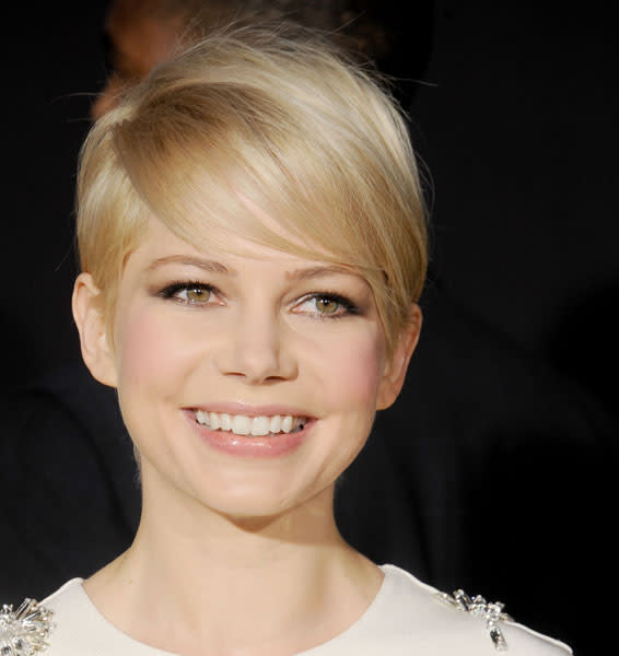 <b>Michelle Williams at the LA premiere, Feb 2013 </b><br><br>The actress, who plays good witch Glinda in the film, looked flawless with metallic smoky eyes and pearly lips.<br><br>Image © Getty