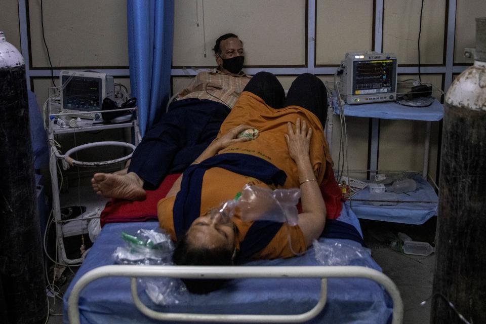 Patients suffering from the coronavirus are treated at the casualty ward in Lok Nayak Jai Prakash hospital in New Delhi, April 15. Source: Reuters