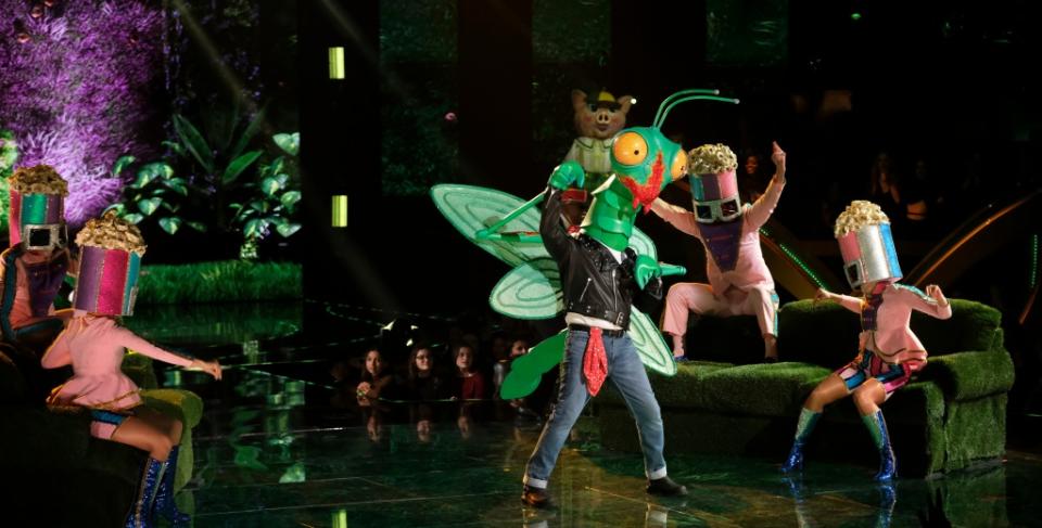 THE MASKED SINGER: Mantis in the “WB Movie Night” episode of THE MASKED SINGER airing Wednesday, April 5 (8:00-9:01 PM ET/PT) on FOX. CR: Michael Becker/FOX ©2023 FOX Media LLC.