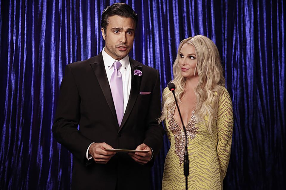 Jane The Virgin -- "Chapter Twenty-Seven" -- Image Number: JAV205c_0274.jpg -- Pictured (L-R): Jaime Camil as Rogelio and Britney Spears -- Photo: Greg Gayne/The CW -- Ã‚Â© 2015 The CW Network, LLC. All rights reserved.