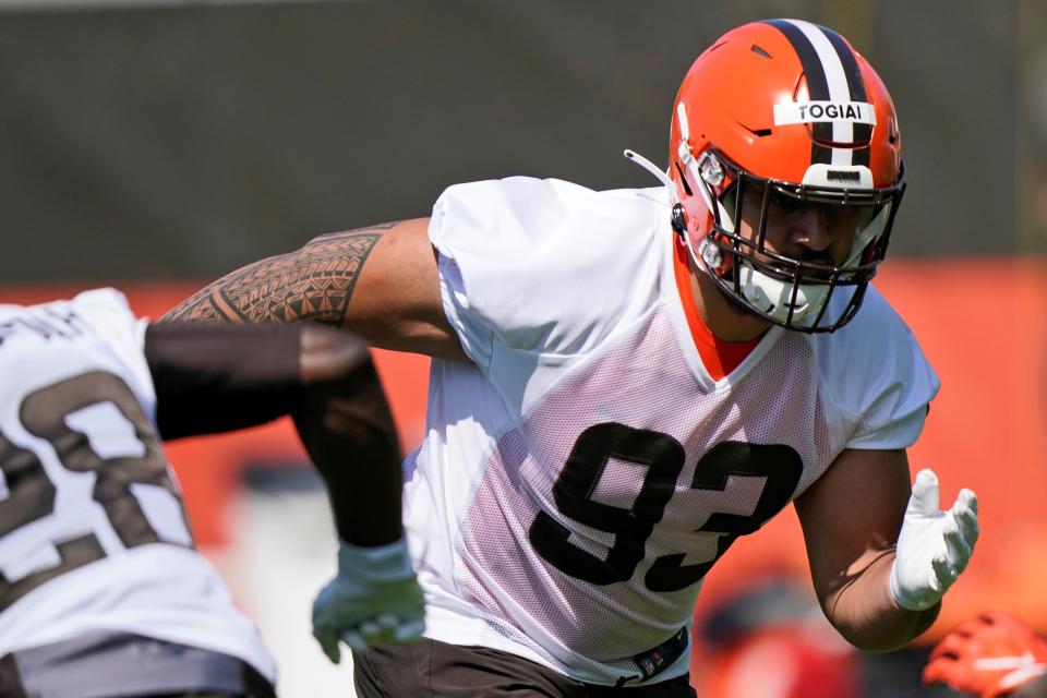 Former Ohio State DT Tommy Togiai officially inks rookie Browns deal