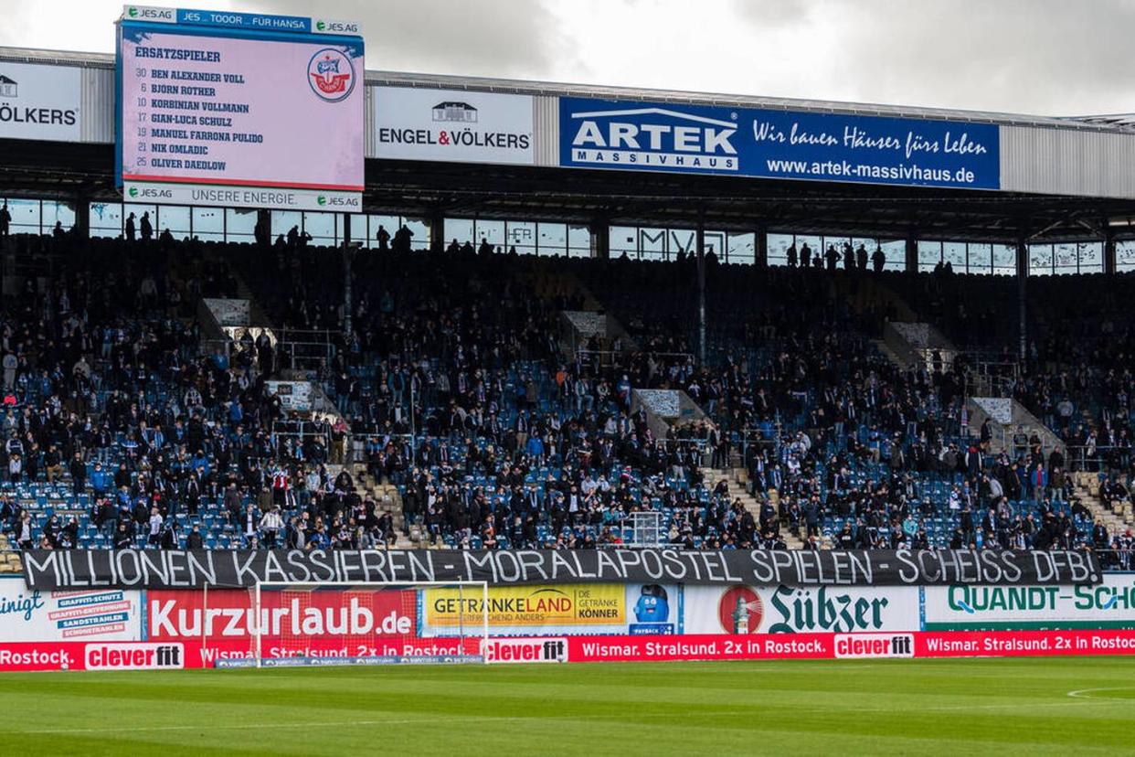 Pyro-Party: Hansa-Fans blockieren Autobahn