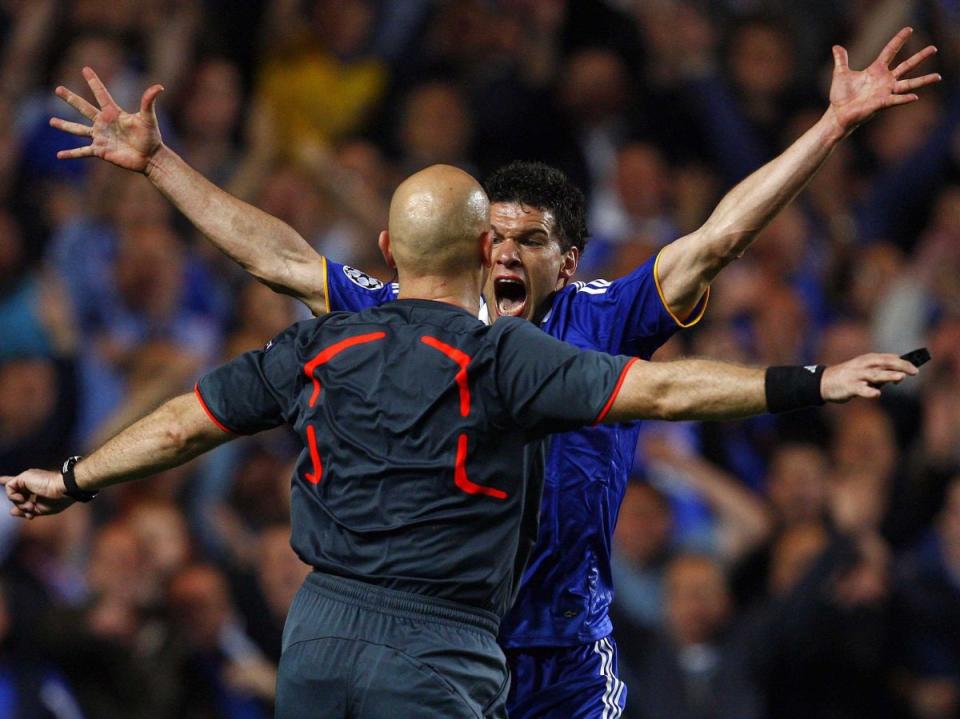 Chelsea's Michael Ballack (R) screams at referee Tom Henning Ovrebo after a possible handball by Barcelona during their Champions League second leg semi-final soccer match at Stamford Bridge in London May 6, 2009. The game ended 1-1, Barcelona won on the away goal rule.