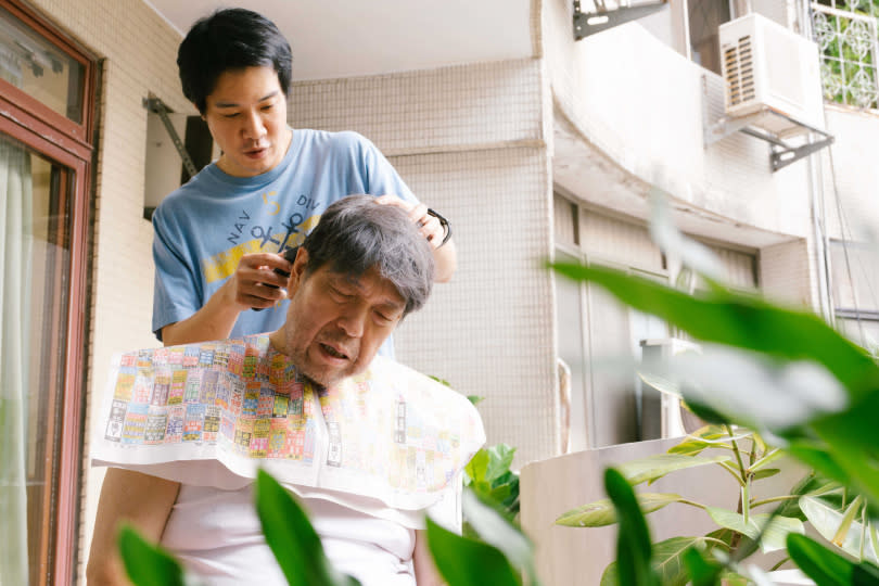 薛仕凌對於要幫羅北安剪頭髮的戲感到很緊張。（圖／默聲音樂提供）
