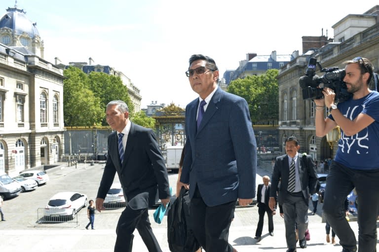 Malaysia's Director General of Civil Aviation Azharuddin Abdul Rahman (C) arrives at the Paris court for a meeting on August 3, 2015