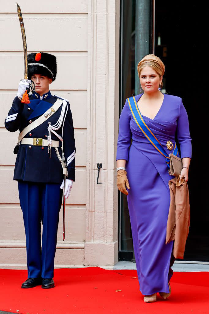 Prinzessin Amalia der Niederlande verlässt am 19. September 2023 mit der Galakutsche die Königliche Schouwburg am Prinsjesdag in Den Haag.