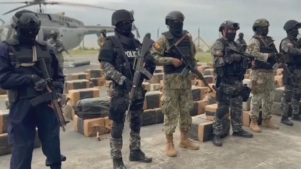 PHOTO: Caption Ecuadorian authorities seize several tons of cocaine. (ABC News)