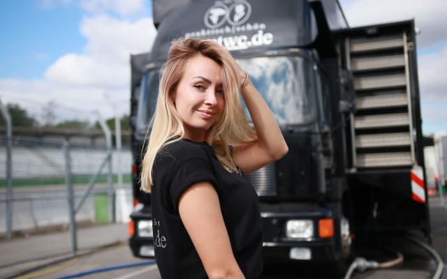 Sabrina reiter truckerin - 🧡 Heißes Erotikshooting - Trucker Babes: Sabrin...