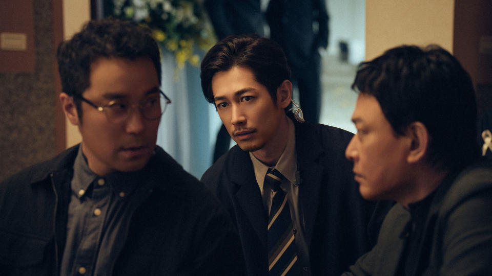 左起張孝全、藤岡靛、王識賢形成互相牽制的三角關係。（圖／Netflix提供）