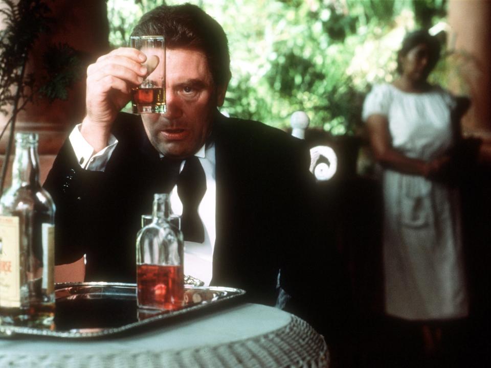 under the volcano Albert finney