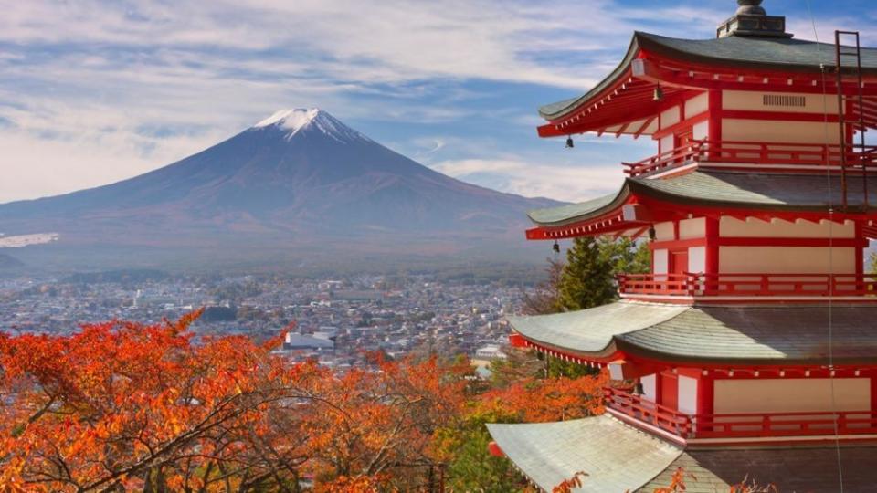 東京秋季賞楓，紅葉、新倉富士淺間神社與富士山美景一覽無遺。（圖／易飛網提供）