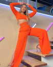 <p>Este conjunto naranja de pantalón de talle alto y <em>crop top</em> de manga larga, le dio aire de mujer maravilla a la hermosa venezolana. ¡Qué bella! </p>