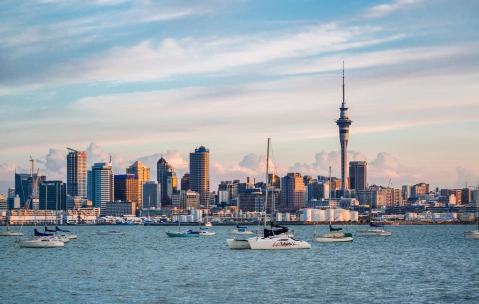 New Zealand, North Islaqnd, Auckland, evening view of the harbour and the city skyline