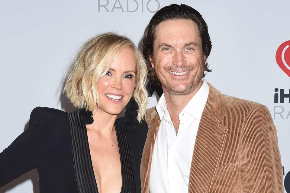 <p>Gilbert Flores/Billboard/Penske Media via Getty</p> Erinn Bartlett and Oliver Hudson at the 2022 iHeartRadio Music Awards