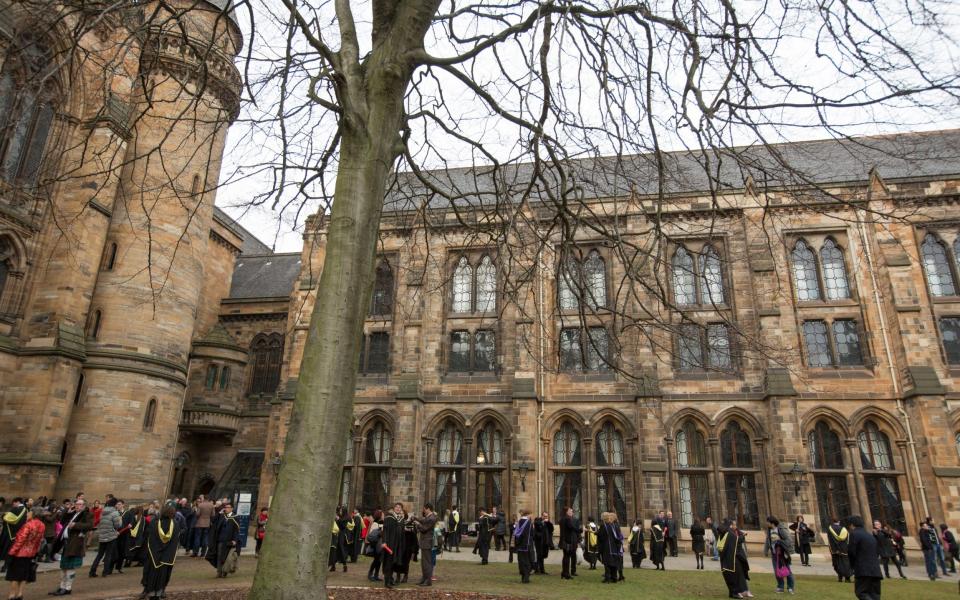 Graduation ceremony day at Glasgow University, Glasgow, Scotland. - jeremy sutton-hibbert / Alamy Stock Photo 