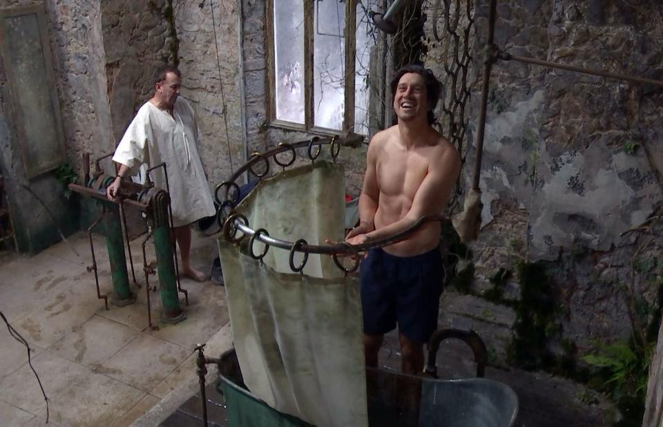 Vernon Kay takes a shower on I'm A Celeb. (ITV/Shutterstock)