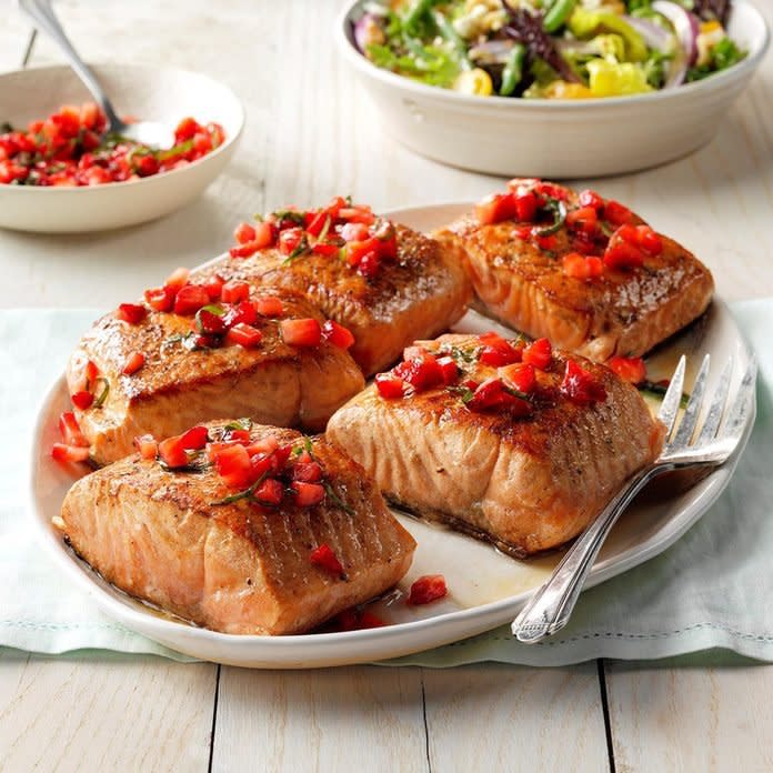 Seared Salmon With Strawberry Basil Relish Exps Fttmz19 175414 E03 15 3b Rms 2