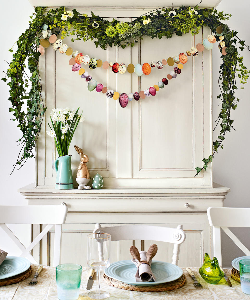 14. COMBINE FOLIAGE WITH HOMEMADE WREATHS