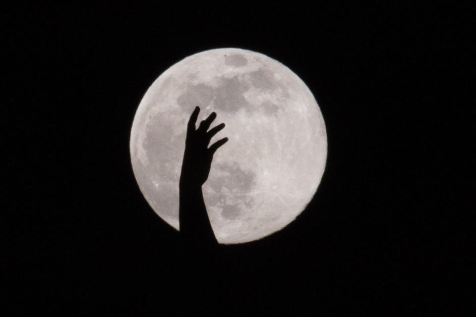 supermoon hand