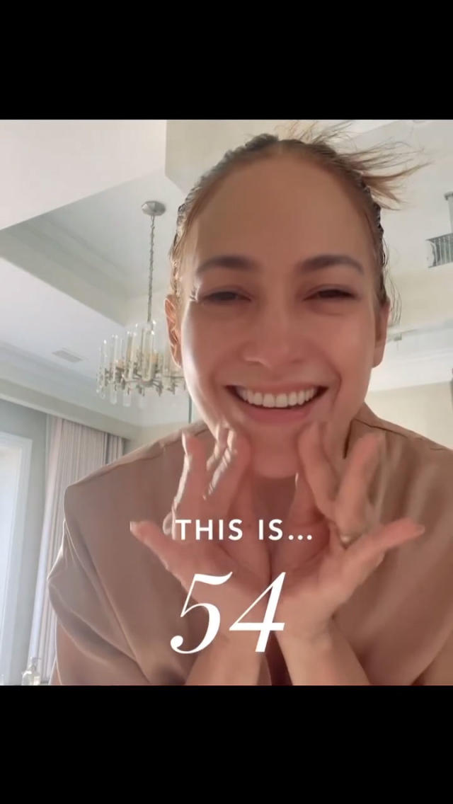 JLo went make-up free after the music awards. Time you took a 'bare-faced  break', too? - Times of India