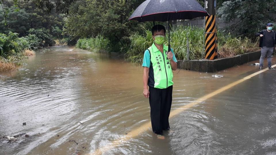 《圖說》外埔區水美路285巷及山美路排水不良，每逢大雨必成災。