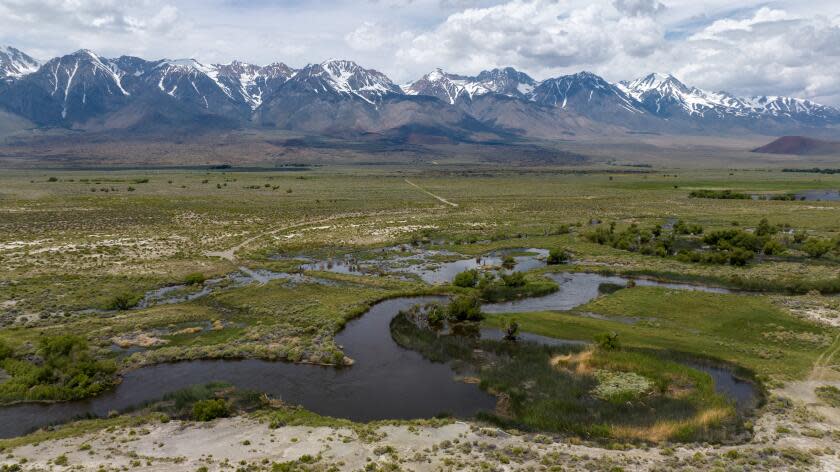 Aberdeen, CA - June 06, 2023: The Owens River flows south towards the Los Angeles Aqueduct intake through the Owens Valley on Tuesday, June 6, 2023 in Aberdeen, CA. (Brian van der Brug / Los Angeles Times)