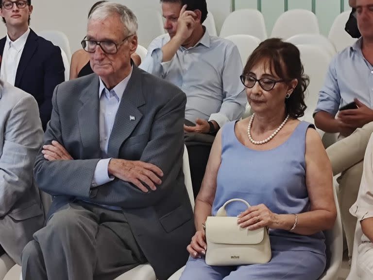 Martín Balza, exjefe del Ejército argentino, se casó a los 88 años con Molly, su primer amor