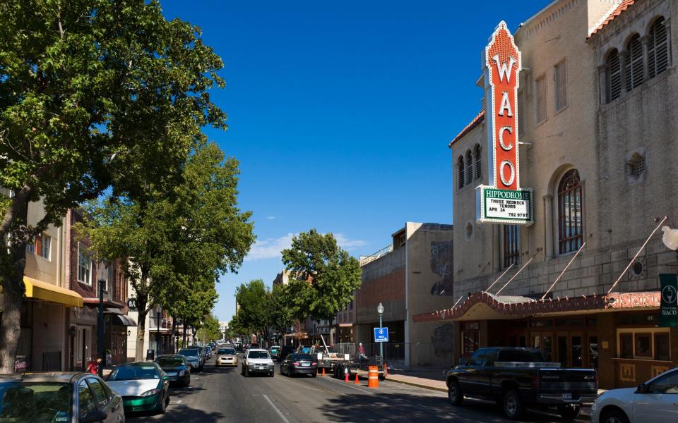 Το Waco είναι μια από τις γοητευτικές μικρότερες πόλεις στο Τέξας