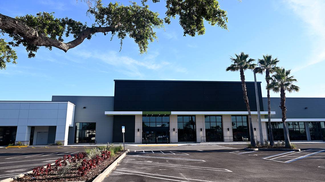 A new retail storefront at 5630 Cortez Road W., Bradenton, shown April 17, 2024, could be the location for an Amazon Fresh grocery. It could be the first of its kind in Florida. Tiffany Tompkins/ttompkins@bradenton.com