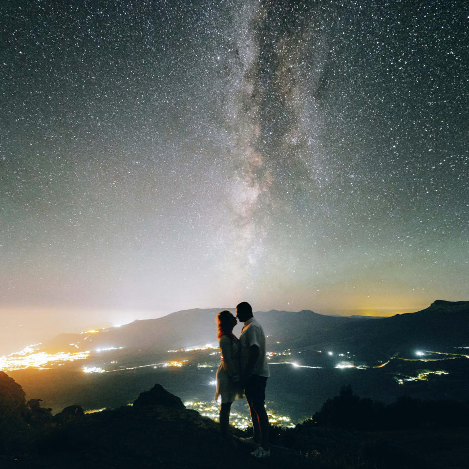 Stunning photos show couples silhouetted against night sky