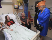 <p>Britain’s Queen Elizabeth II. right, speaks to Millie Robson, 15, and her mother, Marie, as she visits the Royal Manchester Children’s Hospital in Manchester England, to meet victims of the terror attack in the city earlier this week and to thank members of staff who treated them May 25, 2017. (Photo: Peter Byrne/AP) </p>