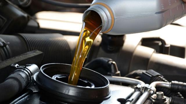 Cuándo debo hacer el cambio de aceite y filtro del coche?