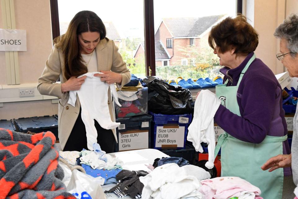 kate middleton looking at baby clothes yesterday