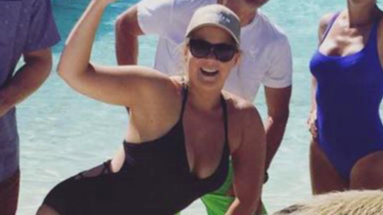 Amy Schumer Shows Off Her Amazing Beach Bod In Sexy Black One Piece