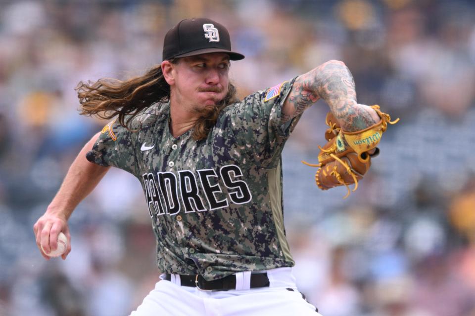 San Diego Padres starting pitcher Mike Clevinger (52) throws a pitch against the Arizona Diamondbacks on Sunday.