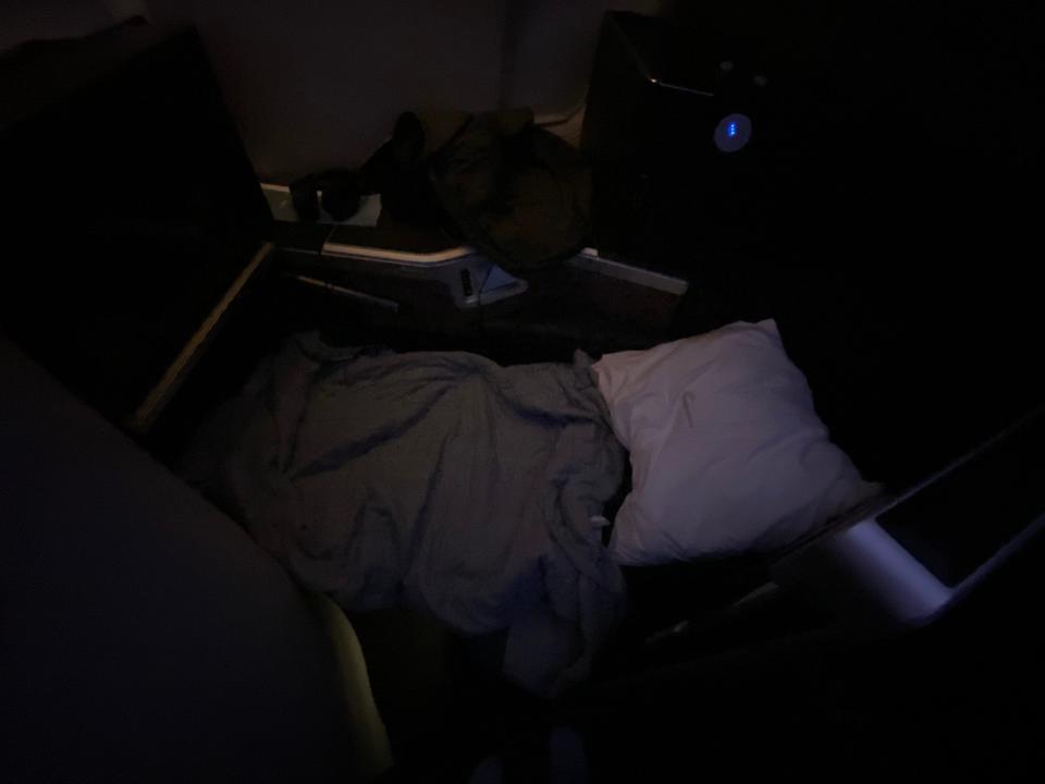 Bed on British Airways Business Class Club Suite, Paul Oswell, "Review with photos of British Airways' Business Class Club Suite"