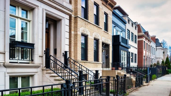 A row of detached homes in Chicago. 