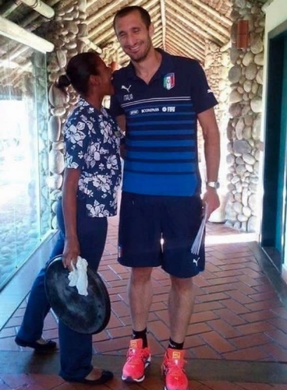 Luis Suarez bite: Giorgio Chiellini post mock pic of hotel maid biting shoulder