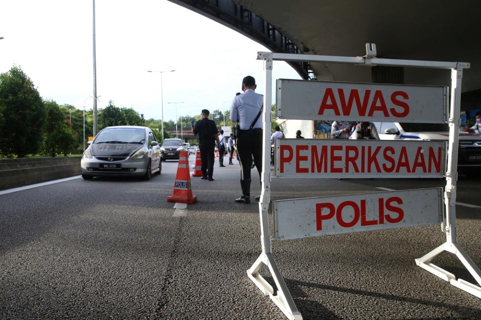 Police man a roadblock along Jalan Syed Putra in Kuala Lumpur January 13, 2021. The senior defence minister said in a statement this evening that the National Security Council decided this after considering the emergence of 17 Covid-19 clusters in Kuala Lumpur over the past week. ― Picture by Choo Choy May