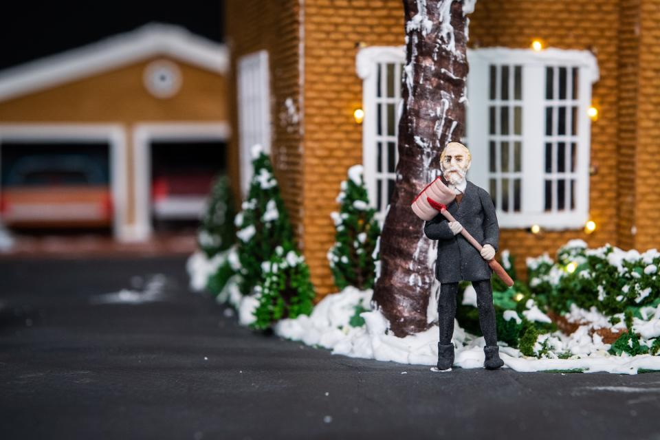 A gingerbread version of the McCallister house from "Home Alone"